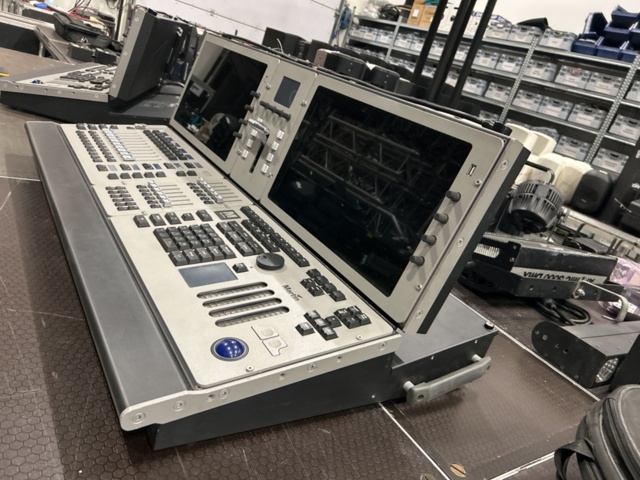 1486329-4 Light table with dual displays and case - Martin M6 Controller