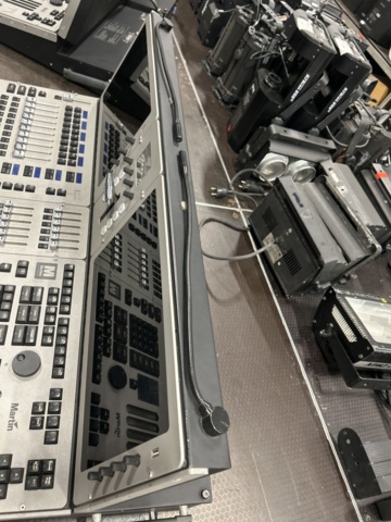 1486329-6 Light table with dual displays and case - Martin M6 Controller