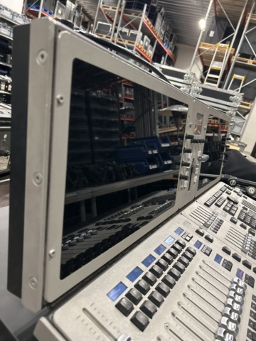 1486329-8 Light table with dual displays and case - Martin M6 Controller