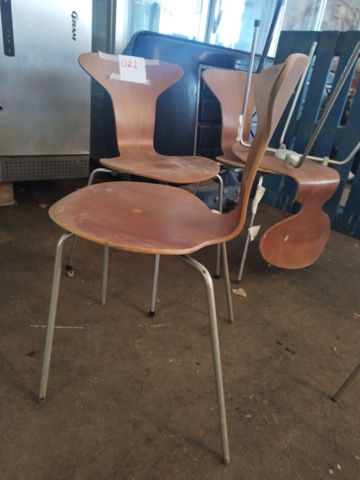 1479022-4 4 ant chairs