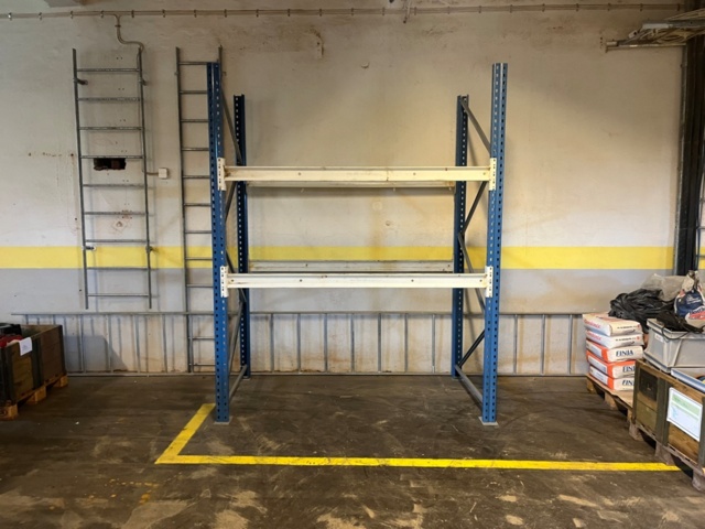 1408019-1 Pallet rack – 4 ends & 12 beams