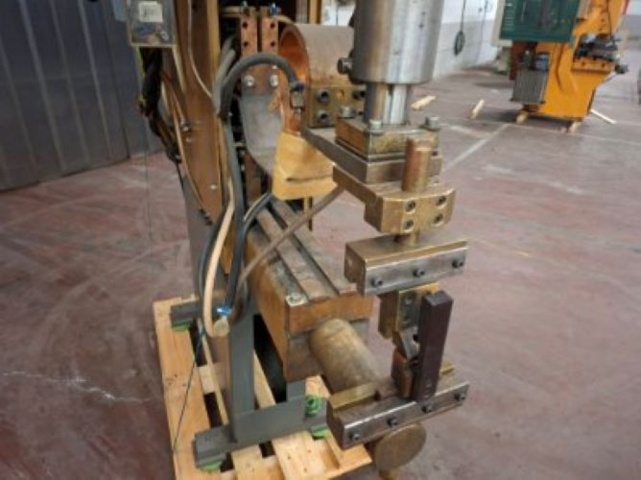 1491147-6 Punktsvets ESAB ZPFB-145