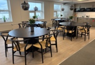 1482230 Kontorsinredning - Matbord 4 st, stolar och taklampor