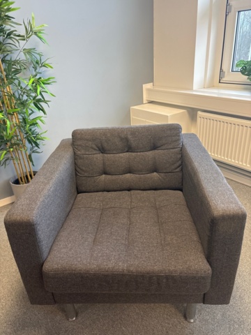 1482232-3 Kontorsinredning - Soffa, fåtölj, bord och TV-bänk