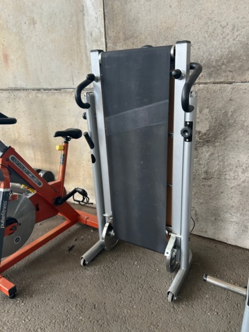 1143888-17 Treadmill