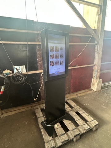 1427582-3 Screen with training program - Virtual Trainer