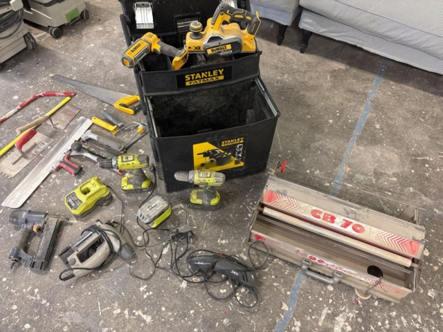 1469098-3 Collection of construction machines and tools - DeWalt, Ryobi and others