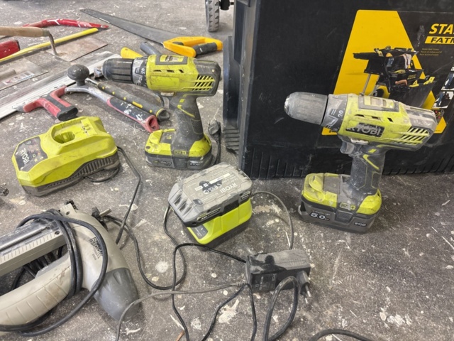 1469098-5 Collection of construction machines and tools - DeWalt, Ryobi and others