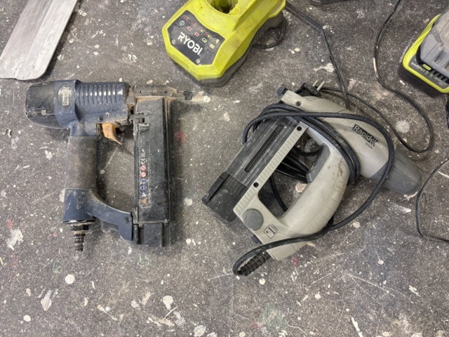 1469098-6 Collection of construction machines and tools - DeWalt, Ryobi and others