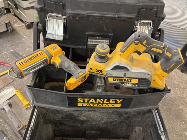 1469098-10 Collection of construction machines and tools - DeWalt, Ryobi and others