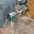 1469100-8 Crosscut and miter saw on mobile saw table - Makita LS0815FL / WST06