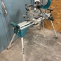1469100-1 Crosscut and miter saw on mobile saw table - Makita LS0815FL / WST06