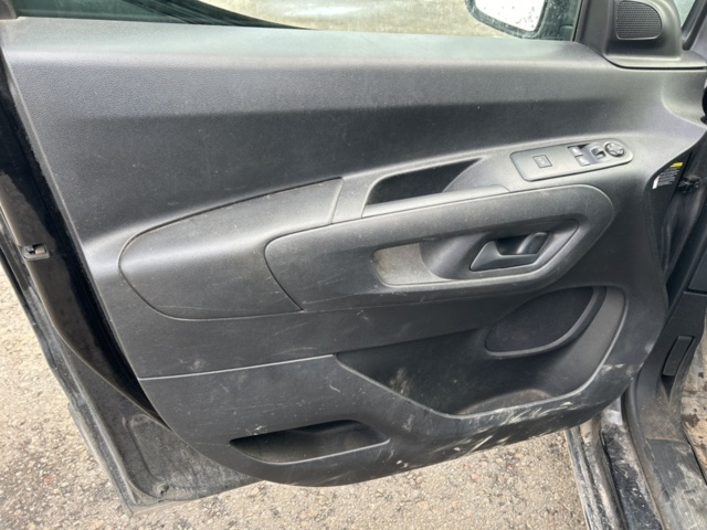 1455014-9 Peugeot Partner L1 1.5 BlueHDi 130 EAT, 130hp, 2022