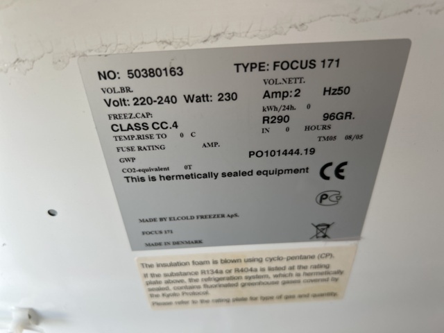 1435684-4 Freezer with sliding glass lid - Elcold Focus 171