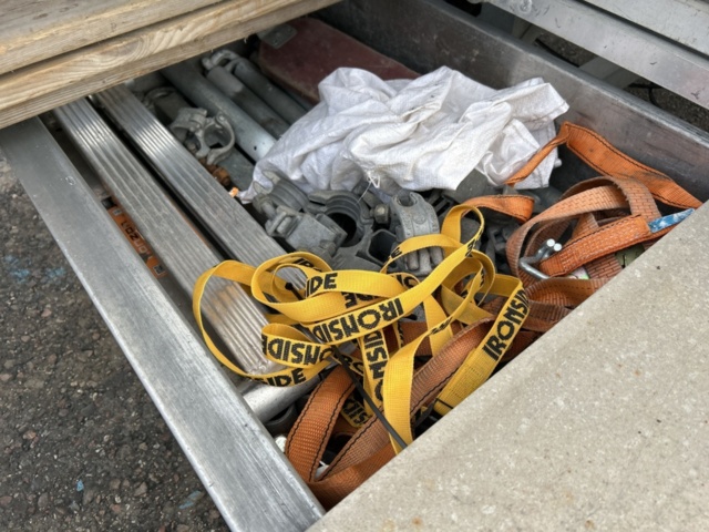 1455016-20 Scaffolding trailer with frame scaffolding parts - Monzon / Tysse