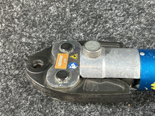 1457525-5 Uponor Pressing machine UP 110