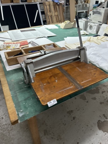 1491782-5 Manual table guillotine / paper cutter