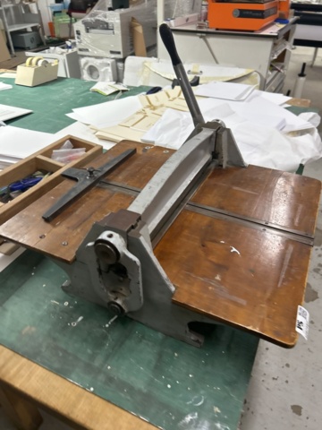 1491782-7 Manual table guillotine / paper cutter