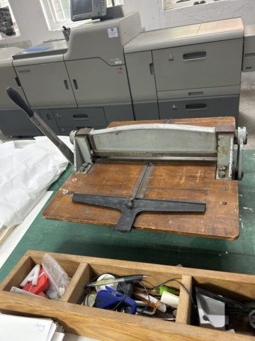 1491782-8 Manual table guillotine / paper cutter