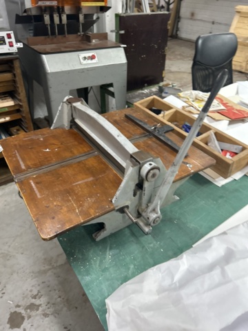 1491782-12 Manual table guillotine / paper cutter
