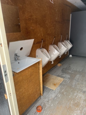 1384775-8 Container 40 feet toilet