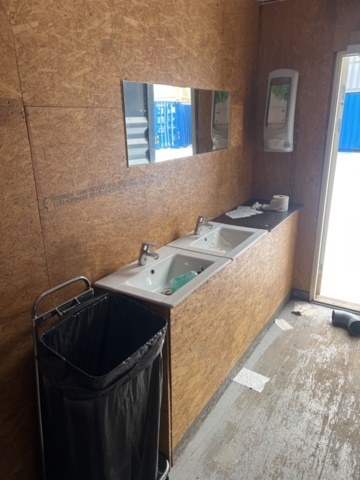 1384775-10 Container 40 feet toilet