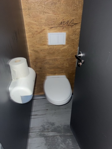1384775-13 Container 40 feet toilet
