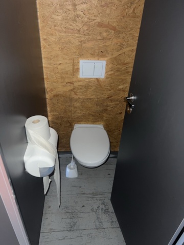 1384775-14 Container 40 feet toilet