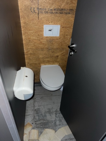 1384775-15 Container 40 feet toilet