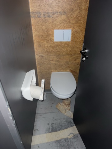1384775-16 Container 40 feet toilet