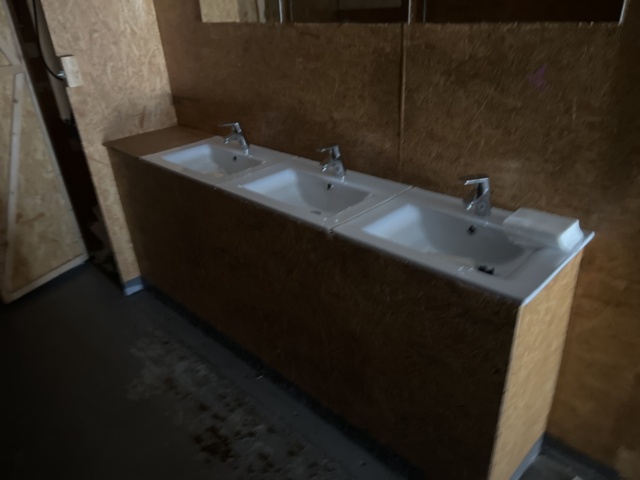 1384775-19 Container 40 feet toilet