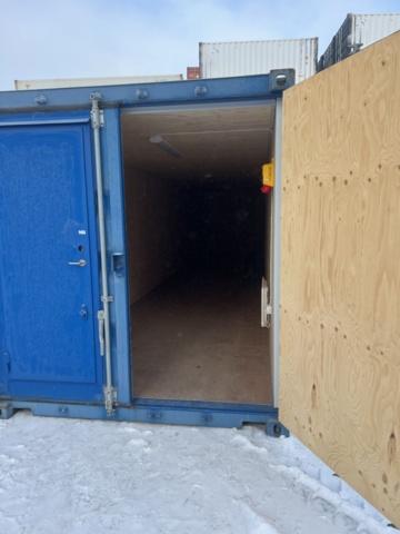 1384777-6 Container with door 40 feet