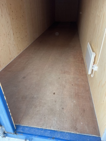 1384777-7 Container with door 40 feet