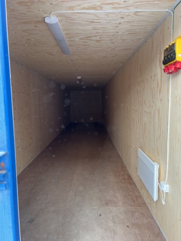 1384777-8 Container with door 40 feet
