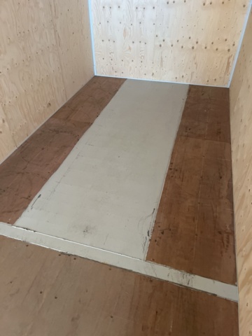 1384777-11 Container with door 40 feet