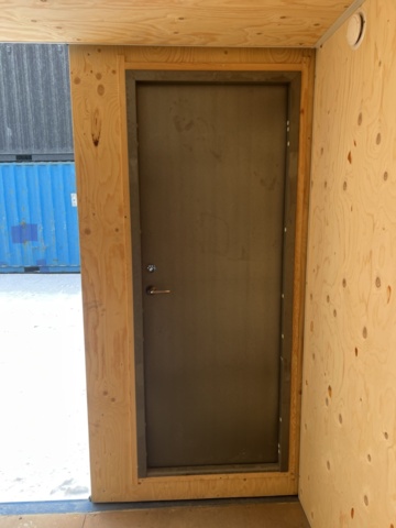 1384777-13 Container with door 40 feet