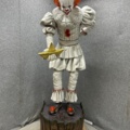 1436348-1 Plastic statue approx. 250 cm high "Pennywise" - IT Chapter Two - Muckle Mannequins