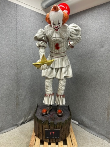1436348-1 Plastic statue approx. 250 cm high "Pennywise" - IT Chapter Two - Muckle Mannequins