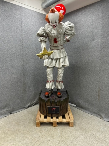 1436348-2 Plastic statue approx. 250 cm high "Pennywise" - IT Chapter Two - Muckle Mannequins