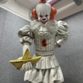 1436348-3 Plastic statue approx. 250 cm high "Pennywise" - IT Chapter Two - Muckle Mannequins
