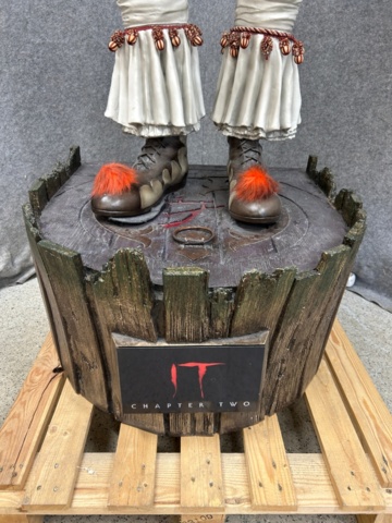 1436348-4 Plastic statue approx. 250 cm high "Pennywise" - IT Chapter Two - Muckle Mannequins