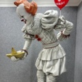 1436348-5 Plastic statue approx. 250 cm high "Pennywise" - IT Chapter Two - Muckle Mannequins