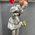 1436348-6 Plastic statue approx. 250 cm high "Pennywise" - IT Chapter Two - Muckle Mannequins
