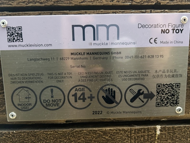 1436348-15 Plastic statue approx. 250 cm high "Pennywise" - IT Chapter Two - Muckle Mannequins