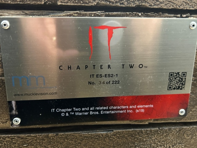 1436348-16 Plastic statue approx. 250 cm high "Pennywise" - IT Chapter Two - Muckle Mannequins