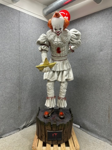 1436348-17 Plastic statue approx. 250 cm high "Pennywise" - IT Chapter Two - Muckle Mannequins