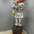 1436348-18 Plastic statue approx. 250 cm high "Pennywise" - IT Chapter Two - Muckle Mannequins