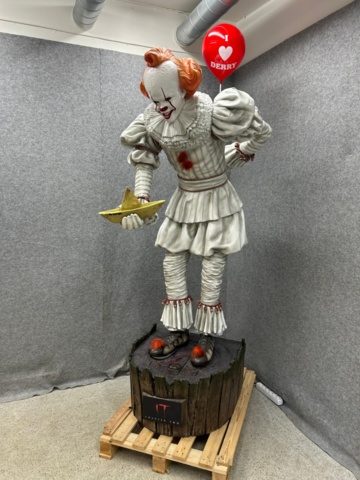 1436348-18 Plastic statue approx. 250 cm high "Pennywise" - IT Chapter Two - Muckle Mannequins