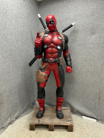 1436349-1 Statue approx. 190 cm high - “Deadpool”