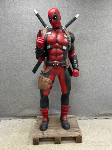 1436349-2 Statue approx. 190 cm high - “Deadpool”